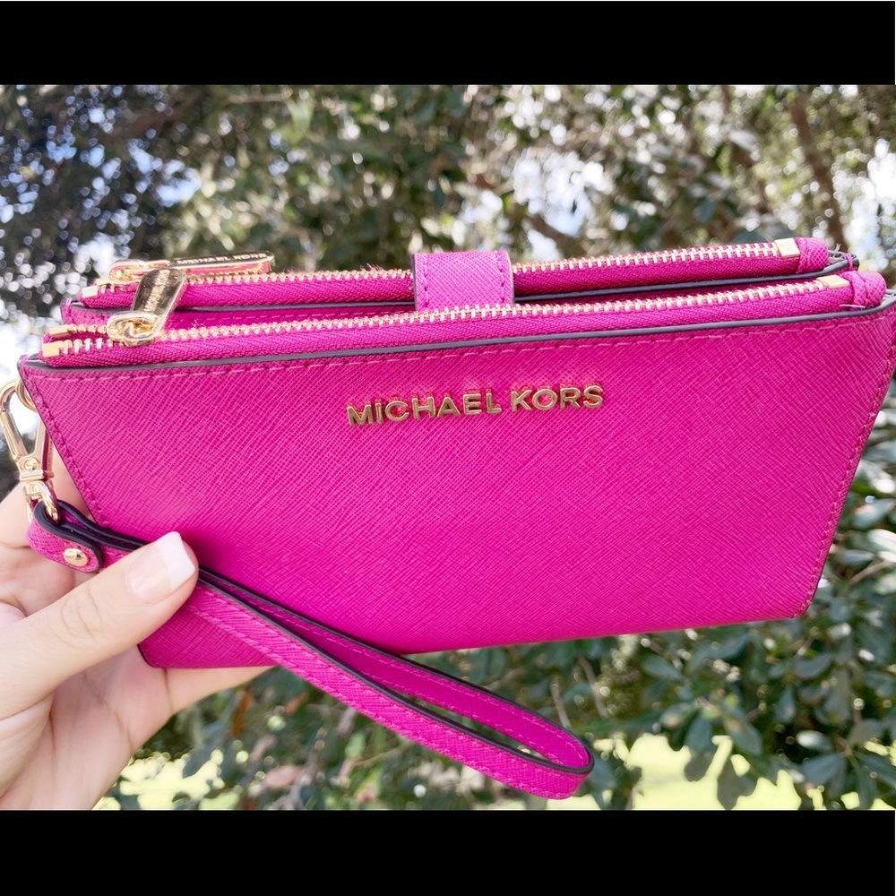 Michael kors large phone wallet wristlet ‼️SALE‼️ - Picture 2 of 6